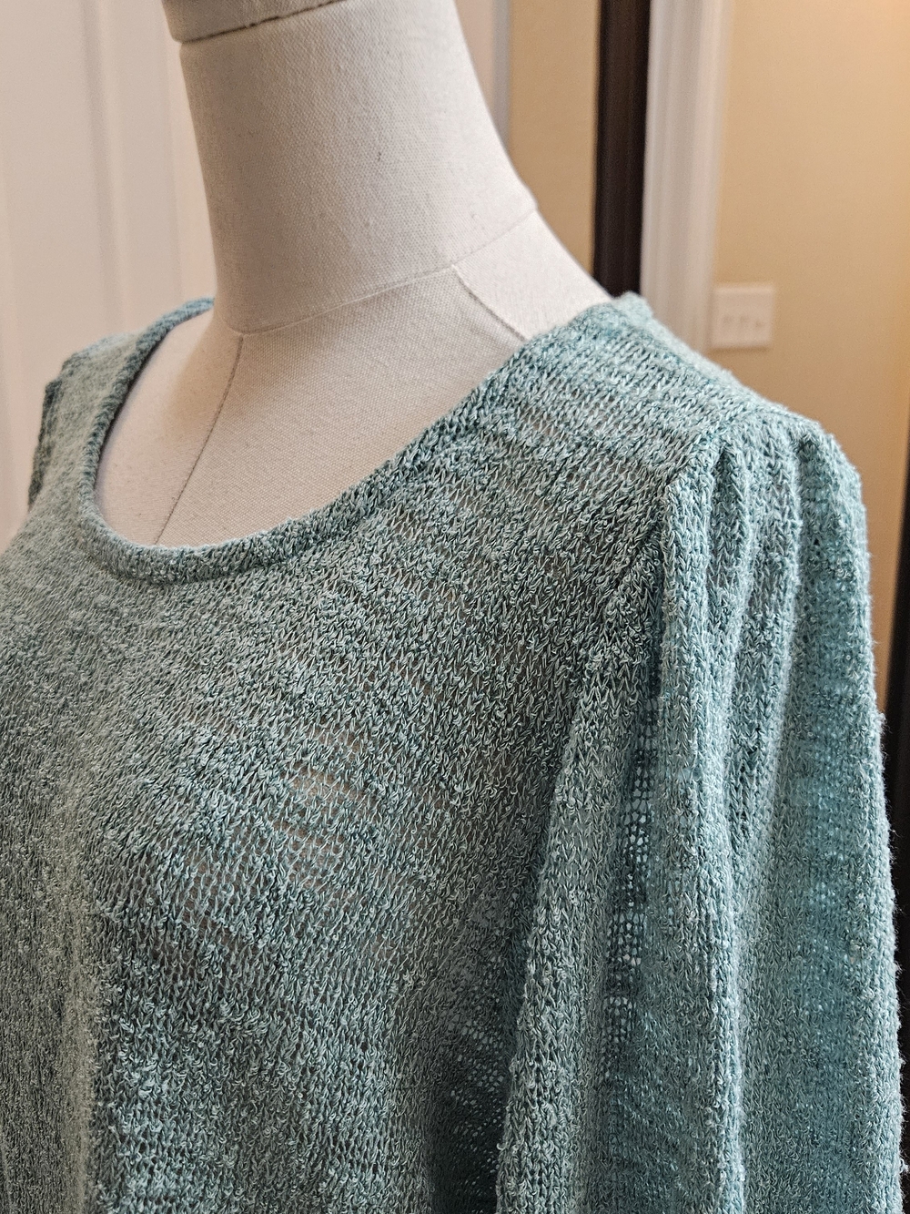 Nally & Millie Lightweight Knit Ruffle Sleeve Top – Size Small NWT - Picture 6 of 13